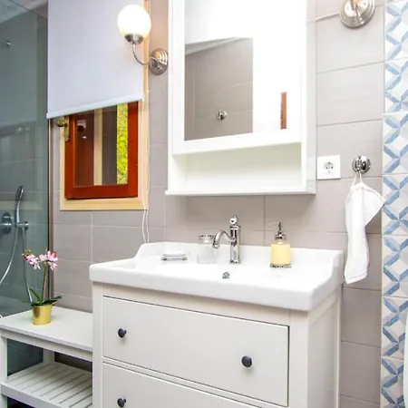 Willow Sea View Villa, *