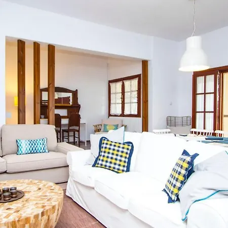 Willow Sea View Villa, 빌라 크리오피지