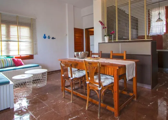 Willow Sea View Villa, *